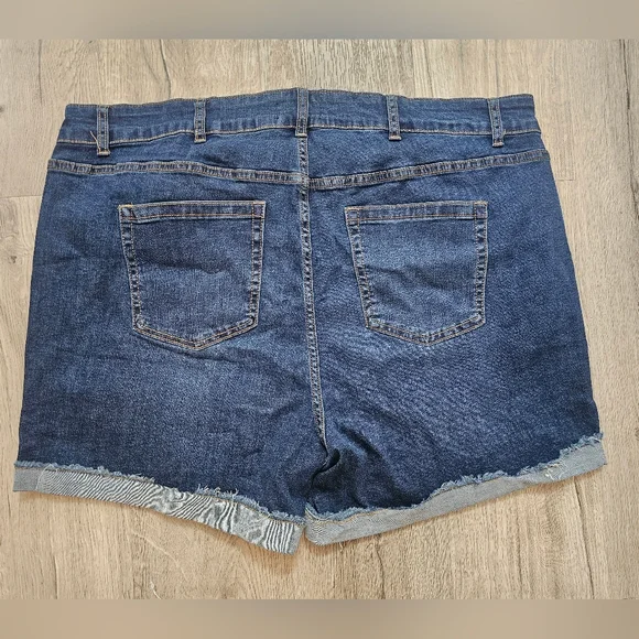 NWT BloomChic Skinny Very Stretchy Button Fly Denim Shorts 24 3x - Picture 3 of 5